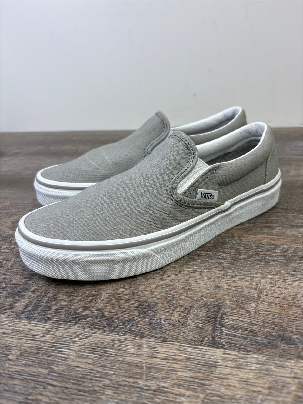 Vans Classic Slip-On Gray Canvas Sneakers Women’s 6.5 Men’s 5